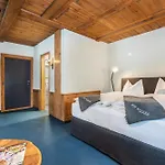 Piz Mitgel Hotel 3*