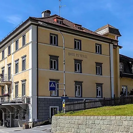 Piz Mitgel Hotel 3*