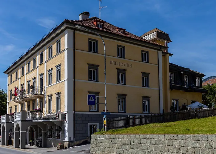 Piz Mitgel Hotel