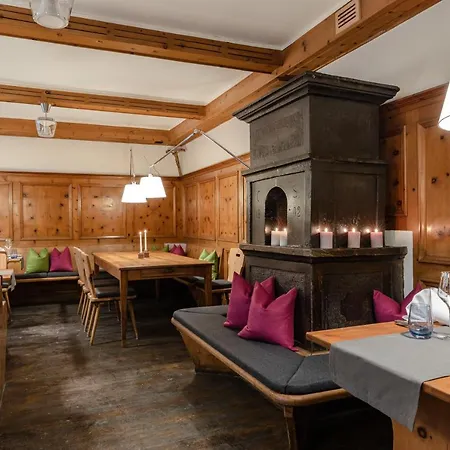 Piz Mitgel Hotel 3*
